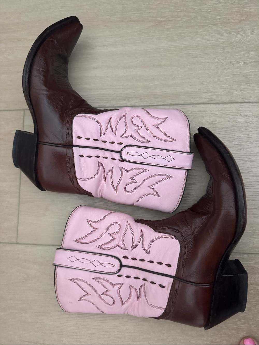 Stallion women’s pink cowboy boots 🎀🩷